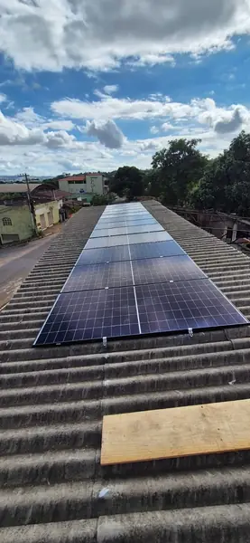 Instalação de energia solar em Governador Valadares/MG feita pela Jumper Solar — sistema fotovoltaico com painéis solares (foto 3)