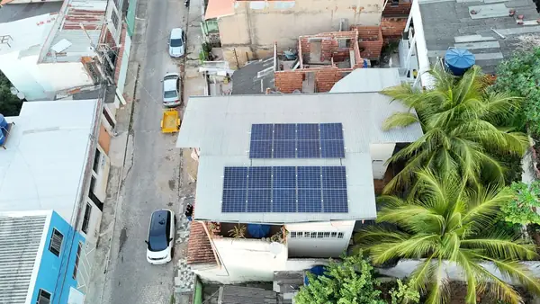 Instalação de energia solar em Governador Valadares/MG feita pela Jumper Solar — sistema fotovoltaico em telhado residencial (foto 18)