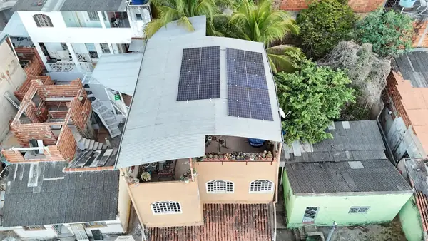 Instalação de energia solar em Governador Valadares/MG feita pela Jumper Solar — sistema fotovoltaico em telhado residencial (foto 19)